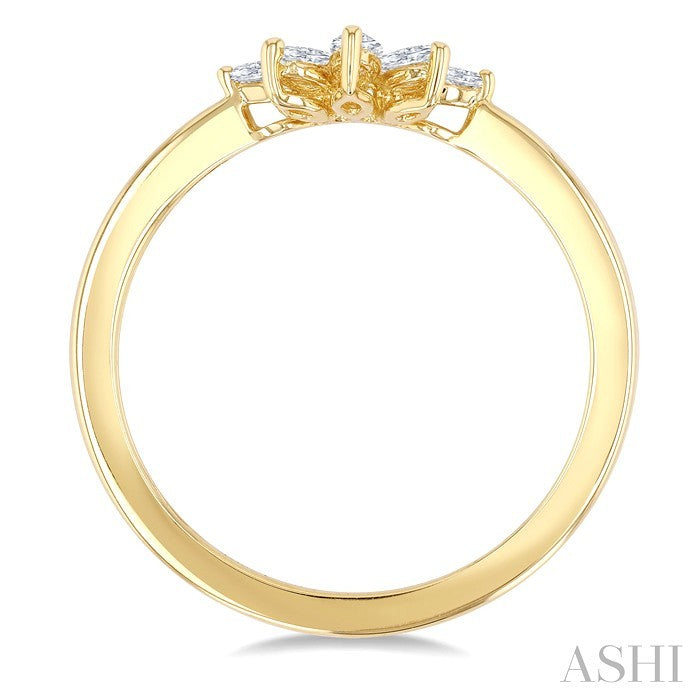 1/5 Ctw Marquise Cut Diamond Half Flower Motif Chevron Ring in 14K Yellow Gold