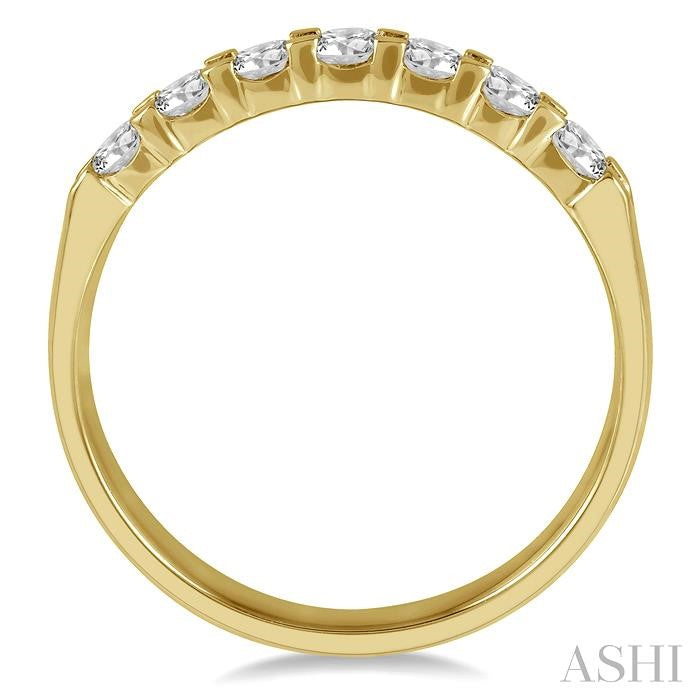 3/4 Ctw 7 Stone Round Cut Diamond Wedding Band in 14K Yellow Gold
