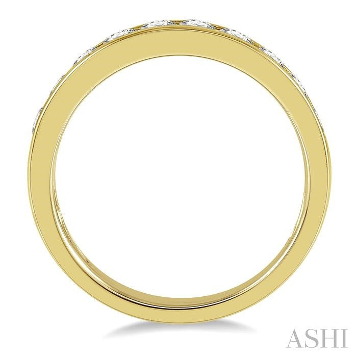 3/4 Ctw Channel Set 11 Stone Round Cut Diamond Wedding Band in 14K Yellow Gold
