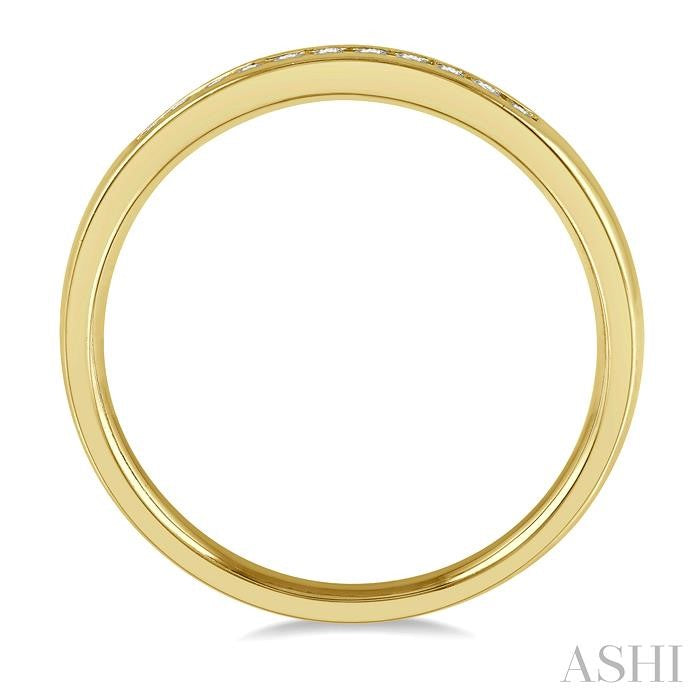 1/10 Ctw Channel Set 11 Stone Round Cut Diamond Wedding Band in 14K Yellow Gold