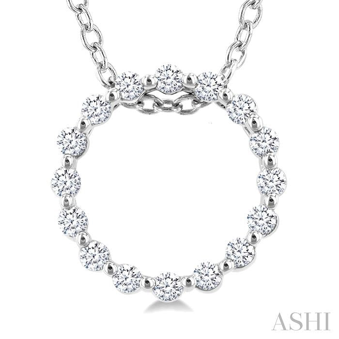 1/10 Ctw Circle Round Cut Diamond Pendant With Chain in Sterling Silver