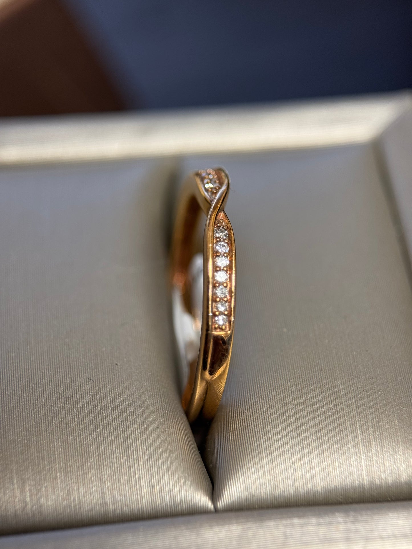 Pinched Contoured Wedding Ring 1/10ctw Rose Gold