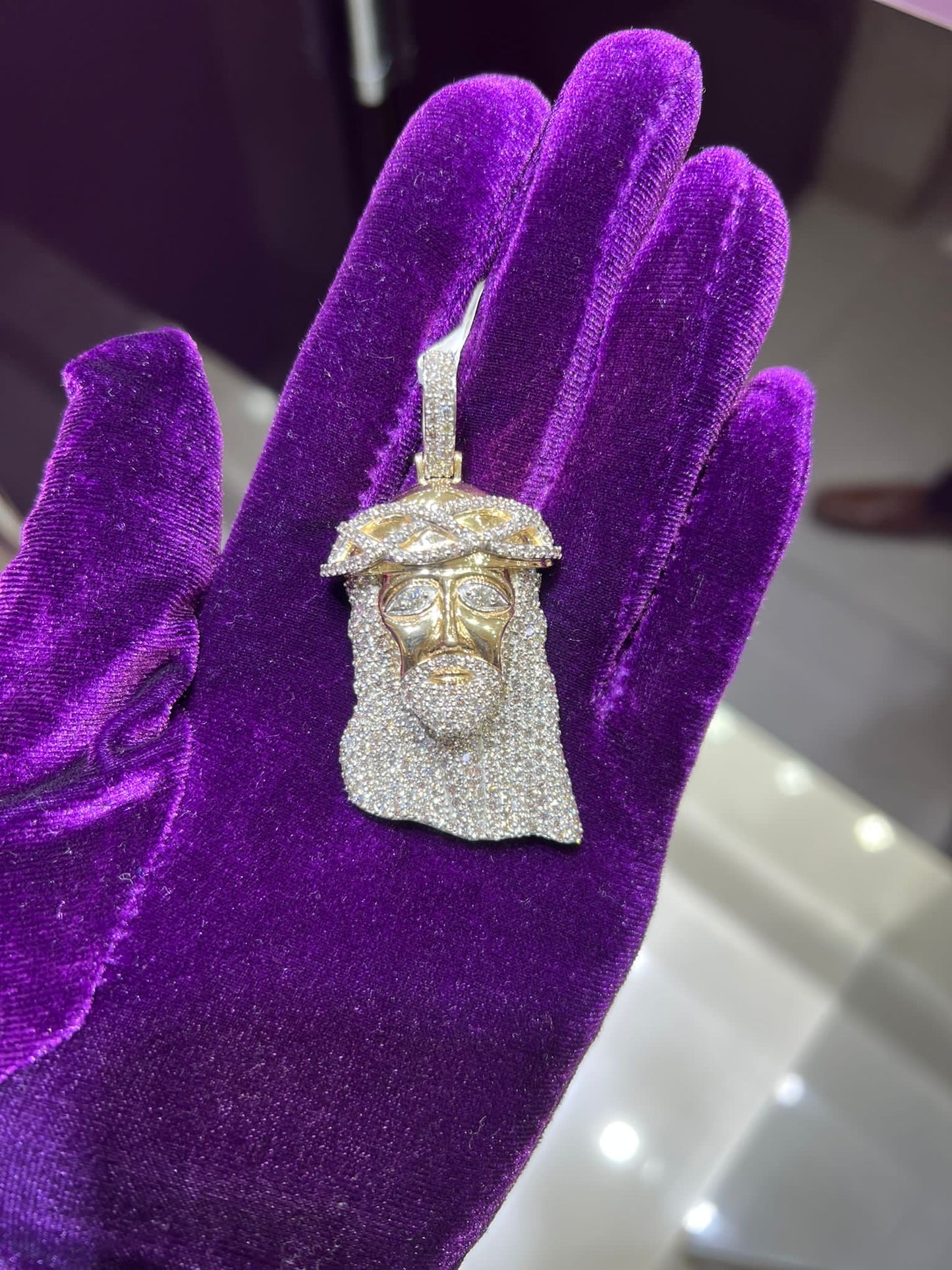 10k Gold and diamond Jesus pendant 7 carat with chain