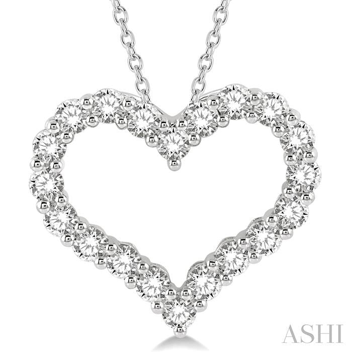 1 1/2 Ctw Heart Shape Round Cut Diamond Pendant With Chain in 14K White Gold