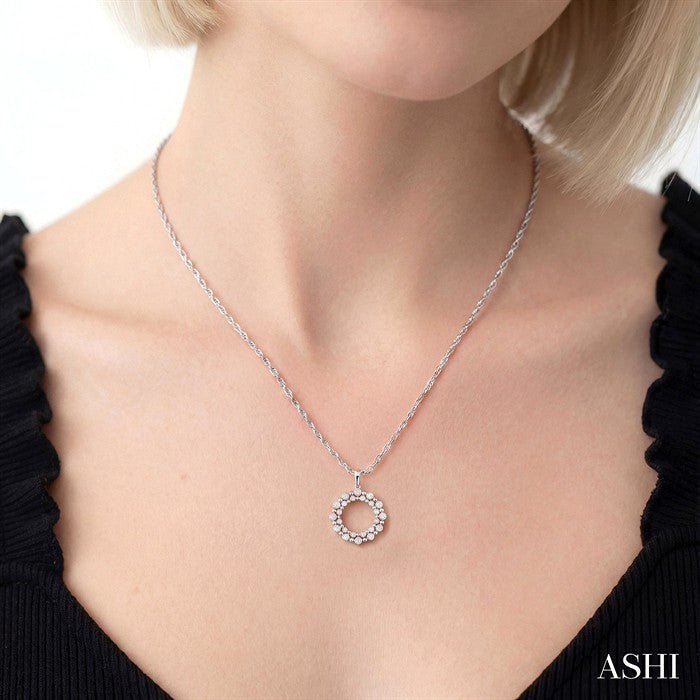 1/6 Ctw Twin Halo Round Cut Diamond Fashion Pendant in 10K White Gold with chain