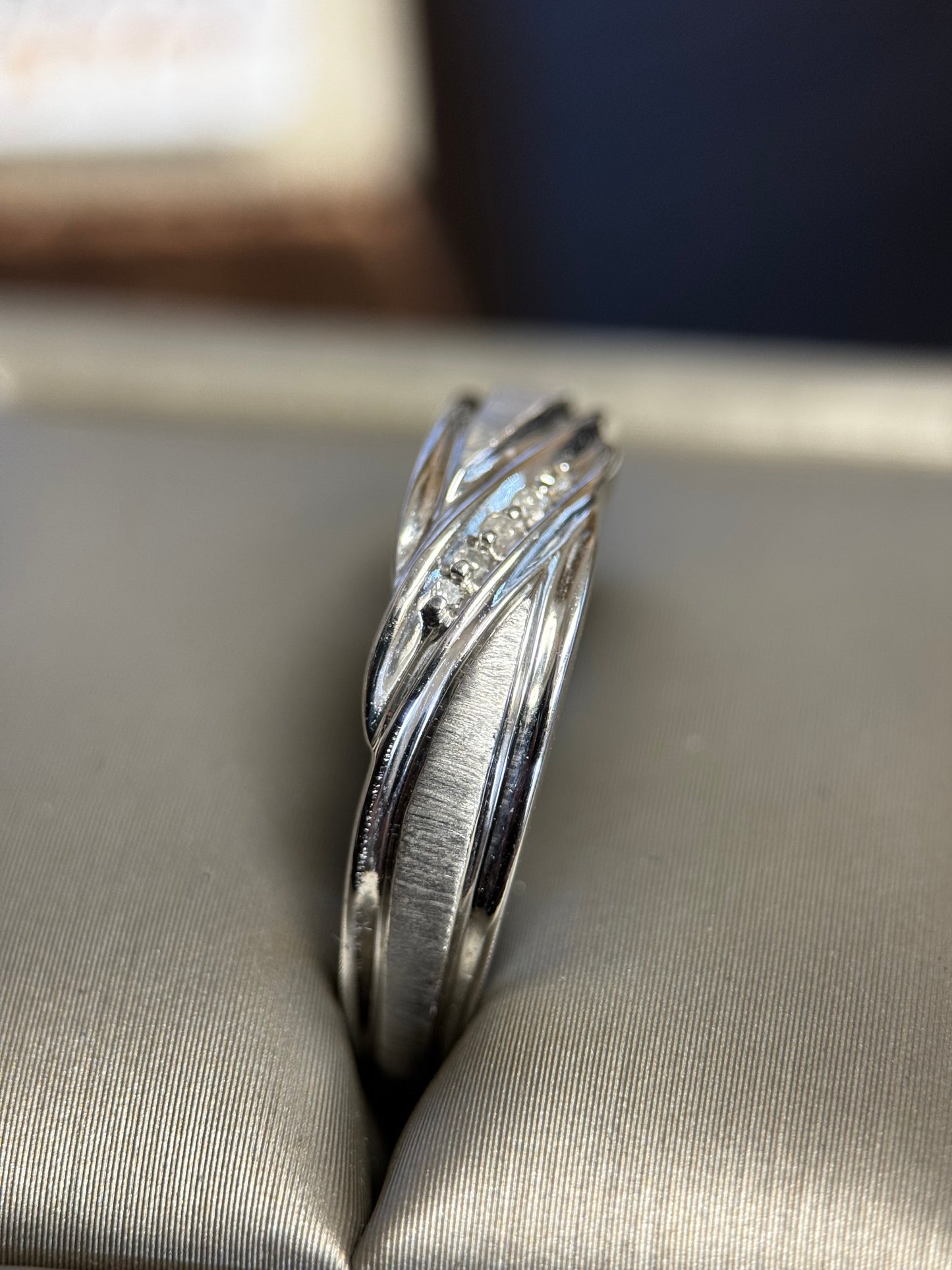 MEN'S 5 ROUND DIAMOND BAND IN 10k white GOLD 1/10ctw