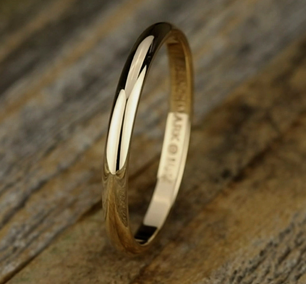 Regular Dome Classic Fit 2.5mm 14K Yellow Benchmark men's wedding band