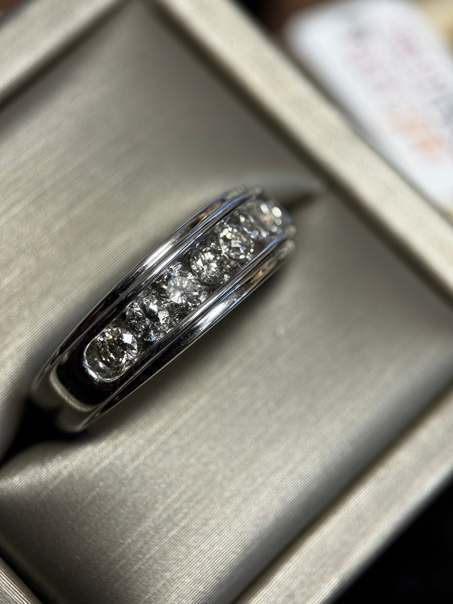 MEN'S  7 ROUND DIAMOND BAND IN 14k WHITE GOLD