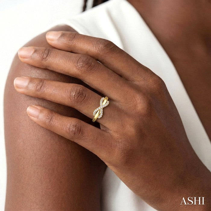 1/10 Ctw Infinity Petite Round Cut Diamond Fashion Ring in 10K Yellow Gold