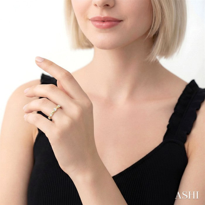 1/5 Ctw Bamboo Shoot Inspired Round Cut Diamond Fashion Ring in 14K Yellow Gold
