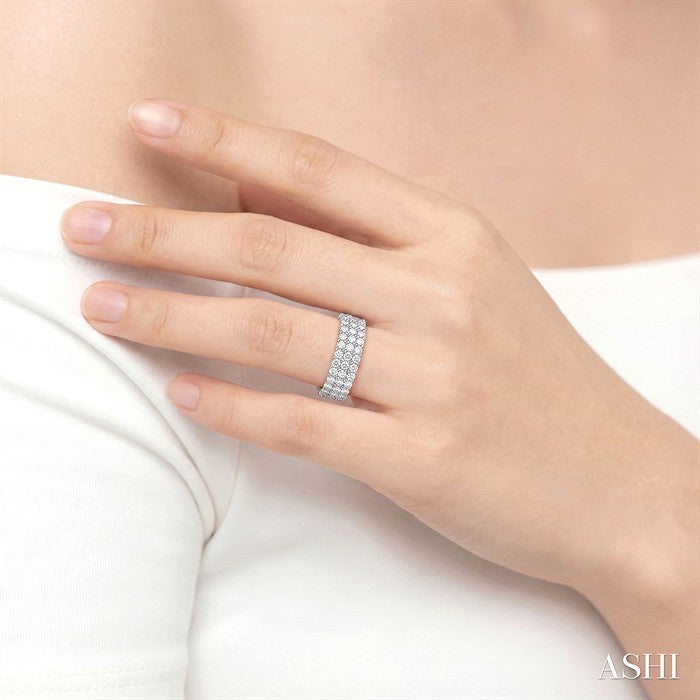 1 1/4 Ctw Triple Row Round Cut Diamond Wedding Band in 14K White Gold