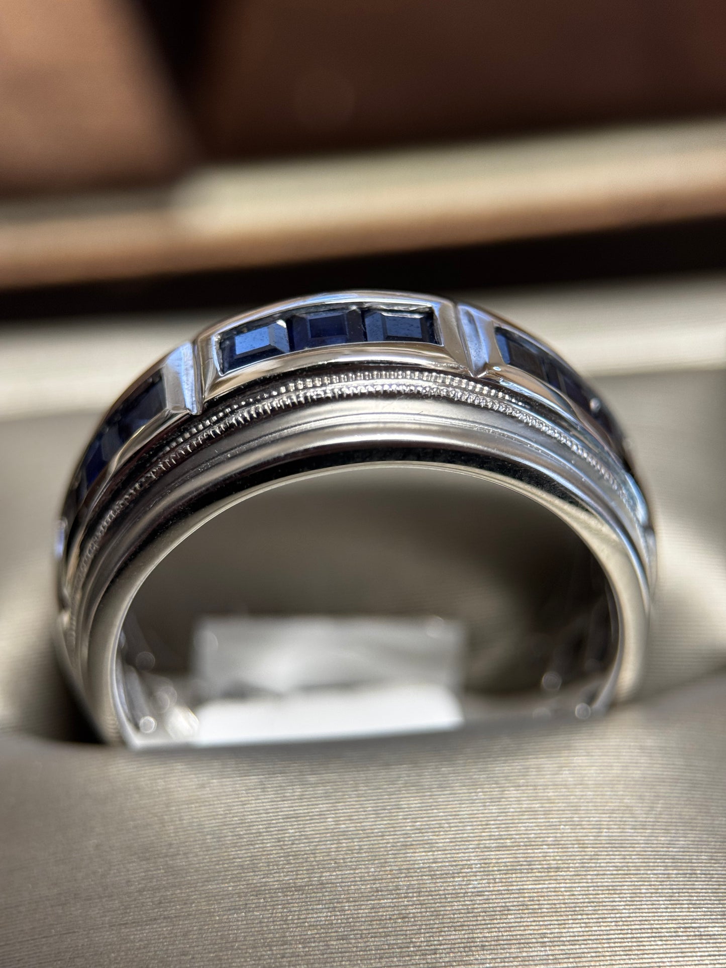 10k white gold Sapphire band