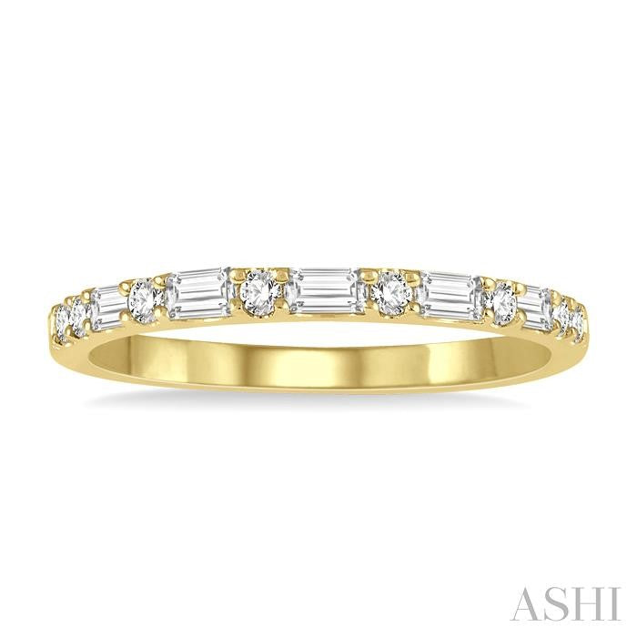 1/3 Ctw Alternating Baguette and Round Cut Diamond Wedding Band in 14K Yellow Gold
