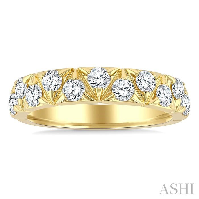 7/8 Ctw Triangle Pattern Round Cut Diamond Half Eternity Fashion Band in 14K Yellow Gold