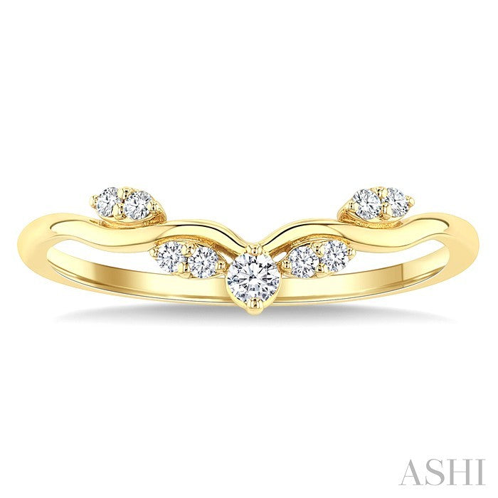 1/8 Ctw Curvy Chevron Leaf Motif Round Cut Diamond Fashion Band in 10K Yellow Gold