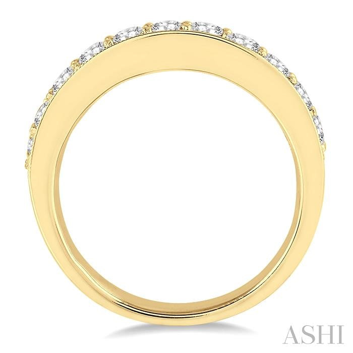 3/4 Ctw Round Cut Diamond Wedding Band in 14K Yellow Gold
