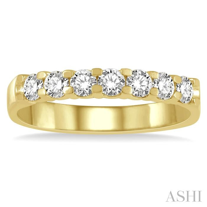 3/4 Ctw 7 Stone Round Cut Diamond Wedding Band in 14K Yellow Gold
