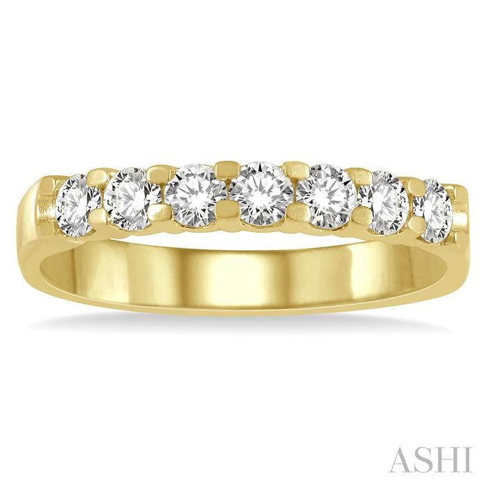 1/2 Ctw 7 Stone Round Cut Diamond Wedding Band in 14K Yellow Gold