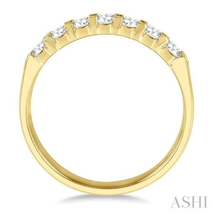 1/2 Ctw 7 Stone Round Cut Diamond Wedding Band in 14K Yellow Gold