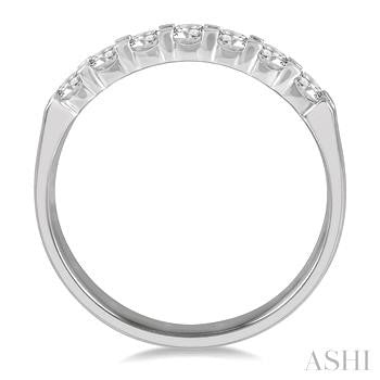 1/2 Ctw 7 Stone Round Cut Diamond Wedding Band in Platinum