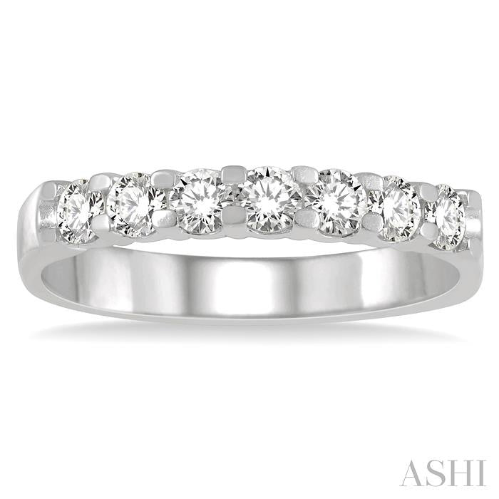 1/2 Ctw 7 Stone Round Cut Diamond Wedding Band in Platinum
