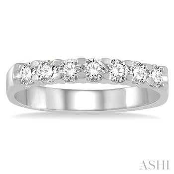 1/2 Ctw 7 Stone Round Cut Diamond Wedding Band in Platinum