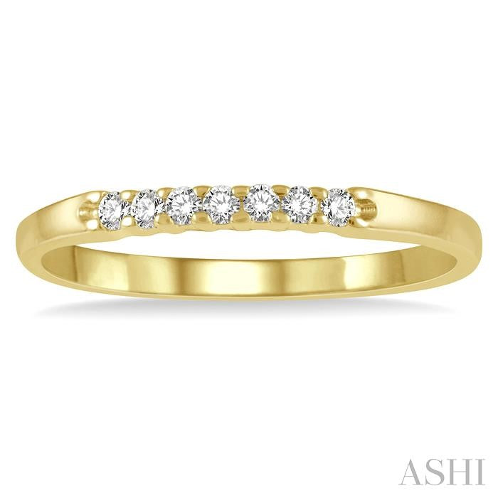 1/10 Ctw 7 Stone Round Cut Diamond Wedding Band in 14K Yellow Gold