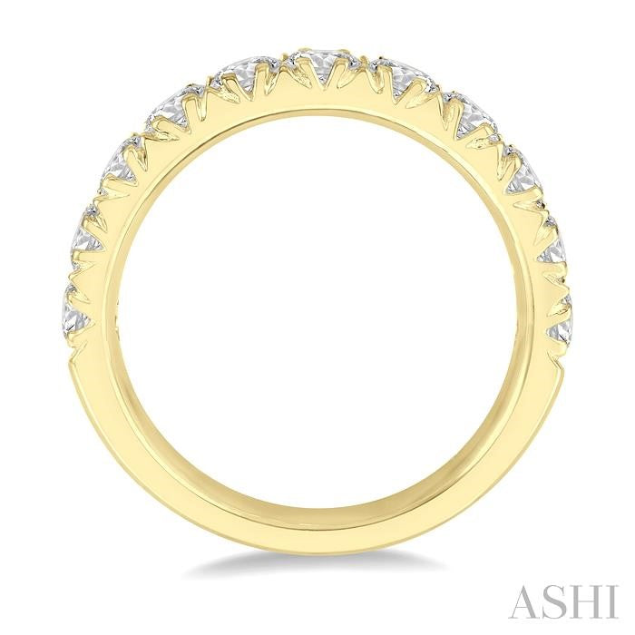 1 1/2 Ctw 11 Stone Round Cut Diamond Wedding Band in 14K Yellow Gold