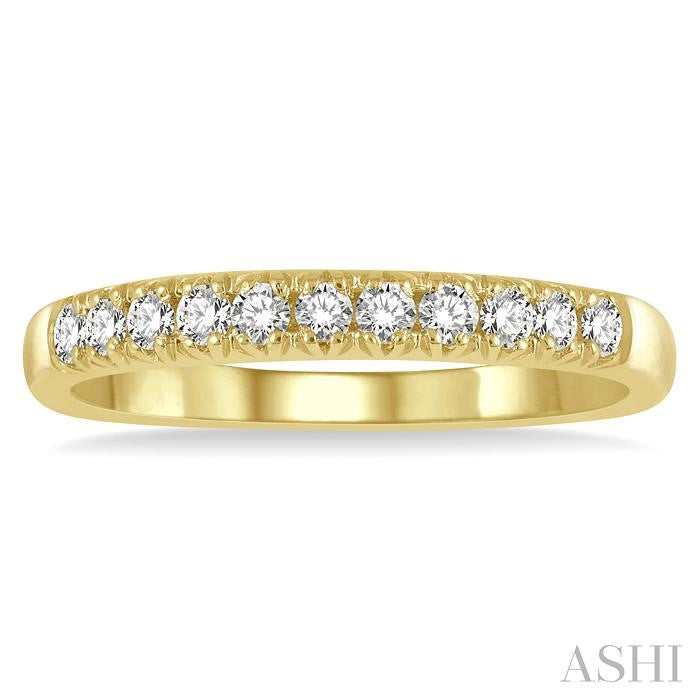 1/4 Ctw 11 Stone Round Cut Diamond Wedding Band in 14K Yellow Gold
