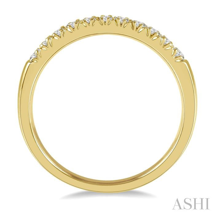 1/4 Ctw 11 Stone Round Cut Diamond Wedding Band in 14K Yellow Gold