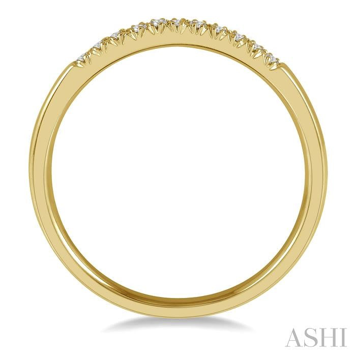1/10 Ctw 11 Stone Round Cut Diamond Wedding Band in 14K Yellow Gold