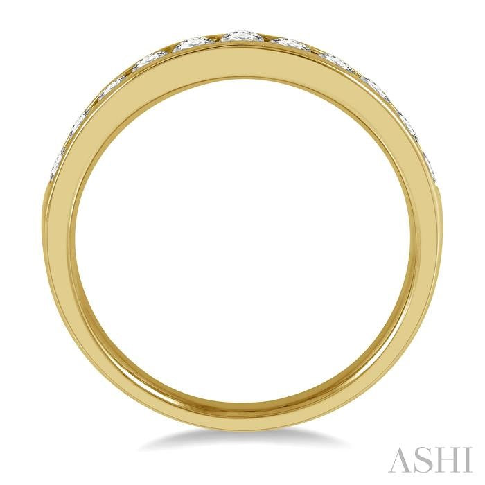1/2 Ctw Channel Set 11 Stone Round Cut Diamond Wedding Band in 14K Yellow Gold