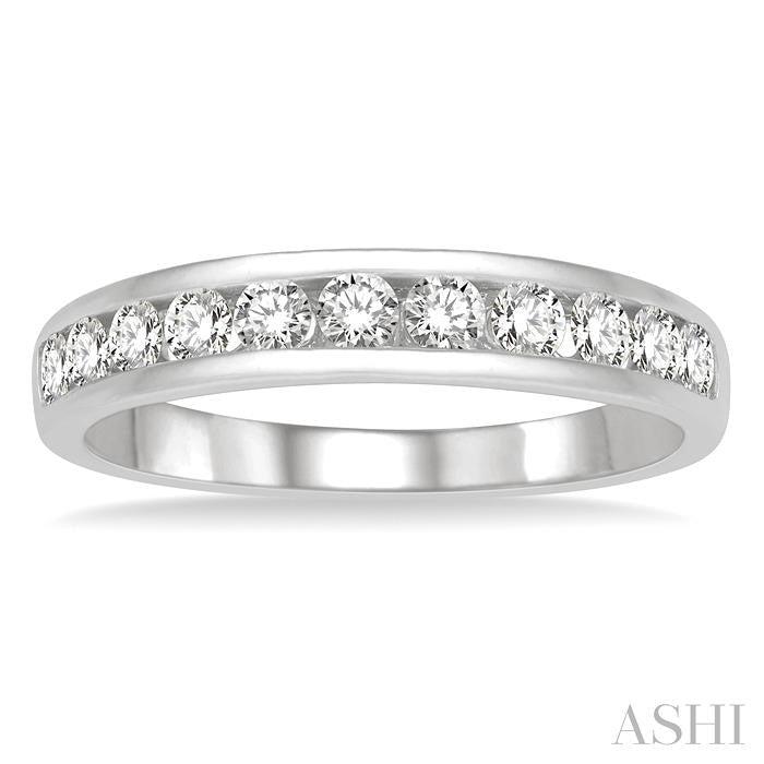1/2 Ctw Channel Set 11 Stone Round Cut Diamond Wedding Band in Platinum