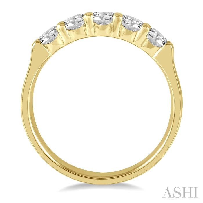 3/4 Ctw 5 Stone Round Cut Diamond Wedding Band in 14K Yellow Gold