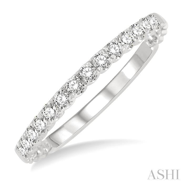1/4 Ctw Lattice Round Cut Diamond Wedding Band in 14K White Gold