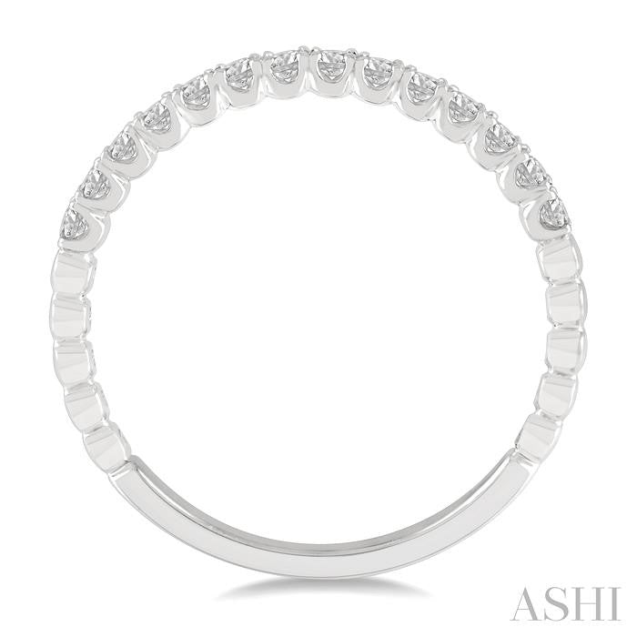 1/4 Ctw Lattice Round Cut Diamond Wedding Band in 14K White Gold