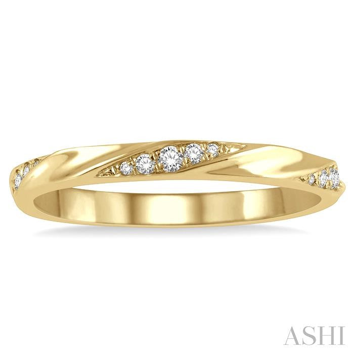 1/10 Ctw Pod Shape Grooves Round Cut Diamond Stackable Band in 14K Yellow Gold