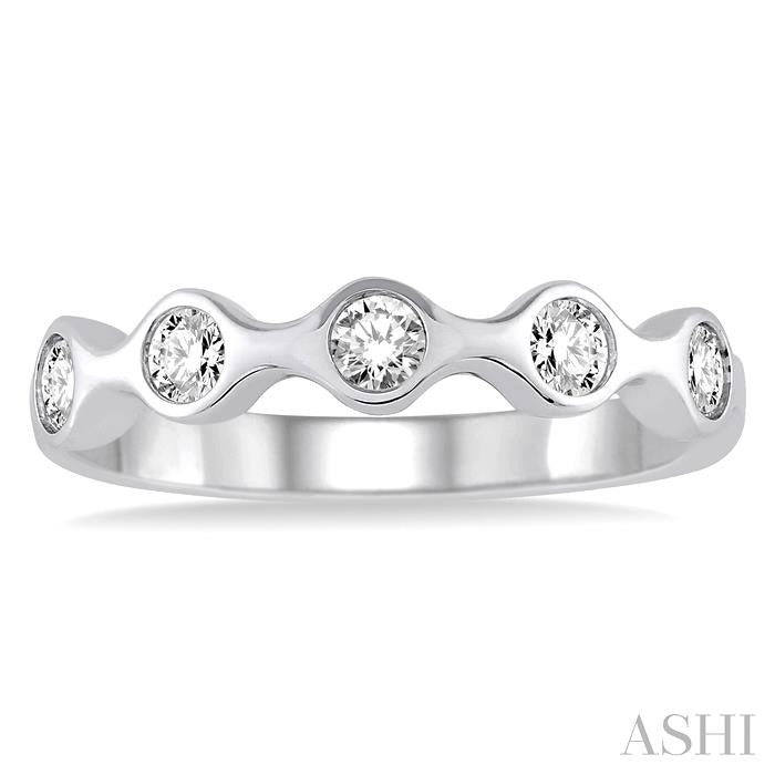 1/2 Ctw Round Cut Diamond Stack Band in 14K White Gold