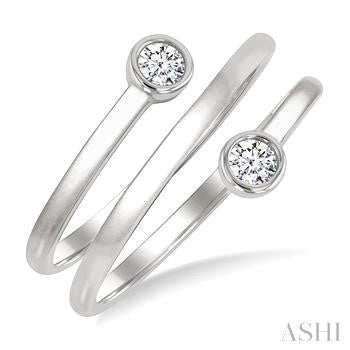 1/5 Ctw Round Shape Diamond Bezel Double Coil Fashion Ring in 14K White Gold