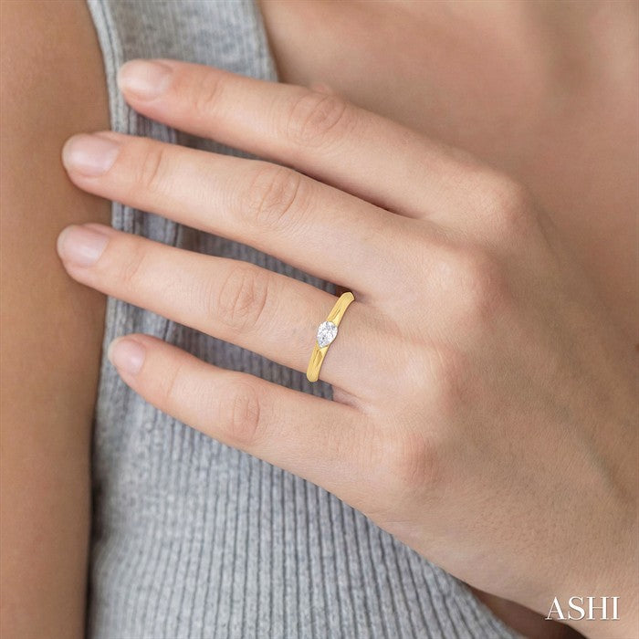 1/3 Ctw East-West Set Pear Cut Diamond Solitaire Fashion Ring in 14K Yellow Gold