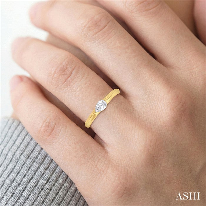 1/3 Ctw East-West Set Pear Cut Diamond Solitaire Fashion Ring in 14K Yellow Gold