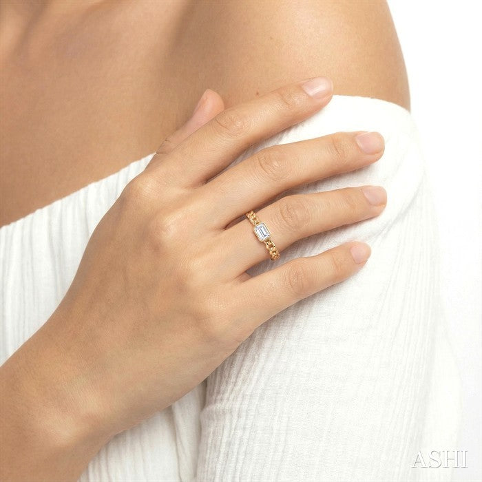 1/5 Ctw Bezel Set Emerald Cut Diamond Curb Link Fashion Ring in 14K Yellow Gold