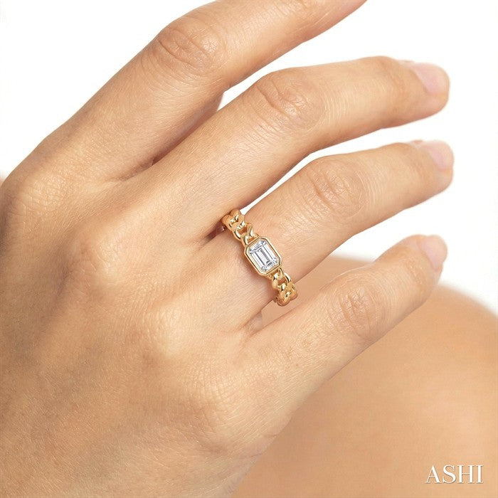 1/5 Ctw Bezel Set Emerald Cut Diamond Curb Link Fashion Ring in 14K Yellow Gold