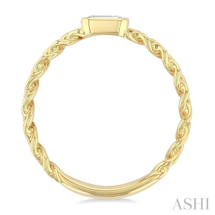 1/5 Ctw Bezel Set Emerald Cut Diamond Curb Link Fashion Ring in 14K Yellow Gold