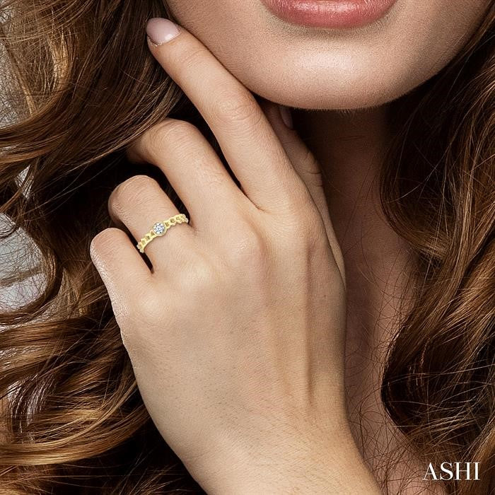 1/5 Ctw Bezel Set Round Cut Diamond Curb Link Fashion Ring in 14K Yellow Gold