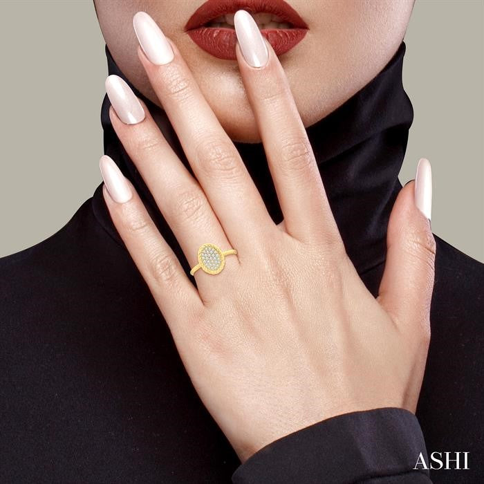 1/5 Ctw Oval Shape Rope Accent Round Cut Diamond Fashion Ring in 10K Yellow Gold