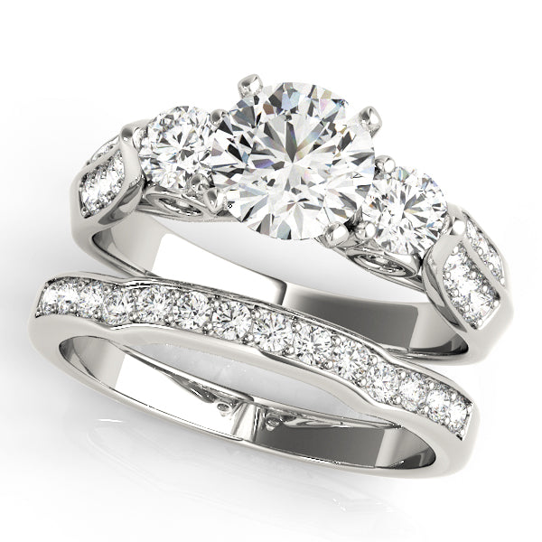 ENGAGEMENT RINGS 3 STONE ROUND