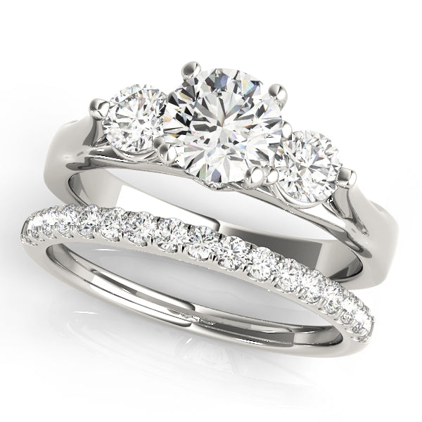3-Stone Round Engagement Ring