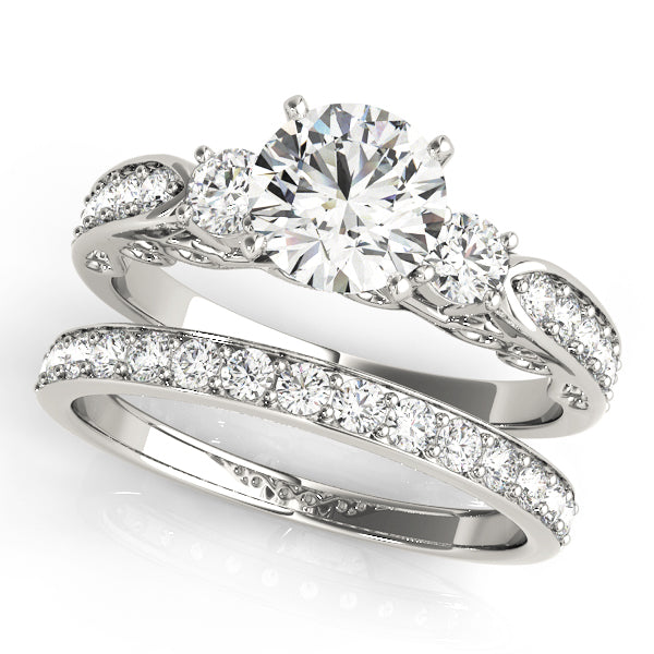 ENGAGEMENT RINGS 3 STONE ROUND