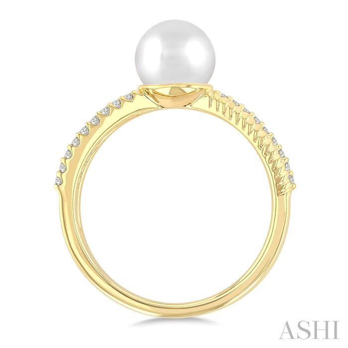 7 MM Cultured Pearl and 1/10 Ctw Round Cut Diamond Criss Cross Fashion Ring in 10K Yellow Gold